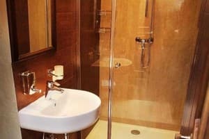 Мини-отель Petrani Central. Место в общем 4-местном номере  6