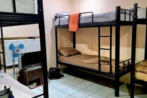 Хостел Подол. Место в мужском 6-местном номере  1