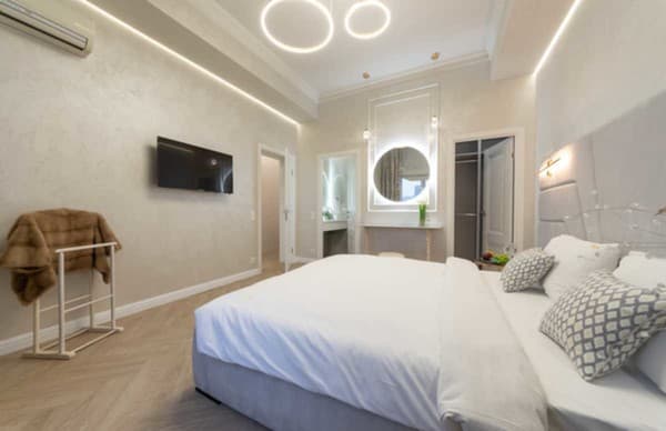 на ул. Крещатик 25 8